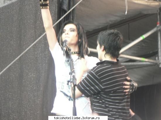Bill a chemat un baiat pe scena !!! - carolina86_th - Bill Kaulitz